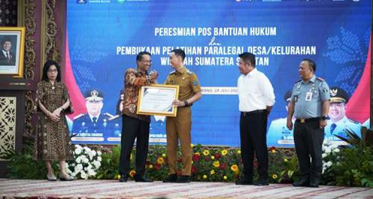Bupati Muchendi Terima Penghargaan dari Kemenkum RI, OKI Jadi Teladan Nasional dalam Pemerataan Akses Hukum