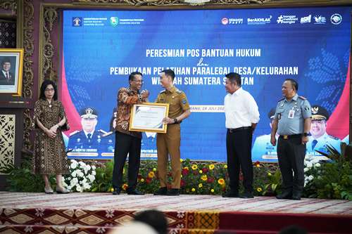 Bupati Muchendi Terima Penghargaan dari Kemenkum RI, OKI Jadi Teladan Nasional dalam Pemerataan Akses Hukum