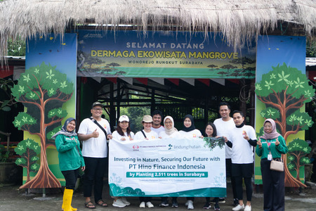 PT Hino Finance Indonesia Tanam Ribuan Mangrove. Foto : viralsumsel.com