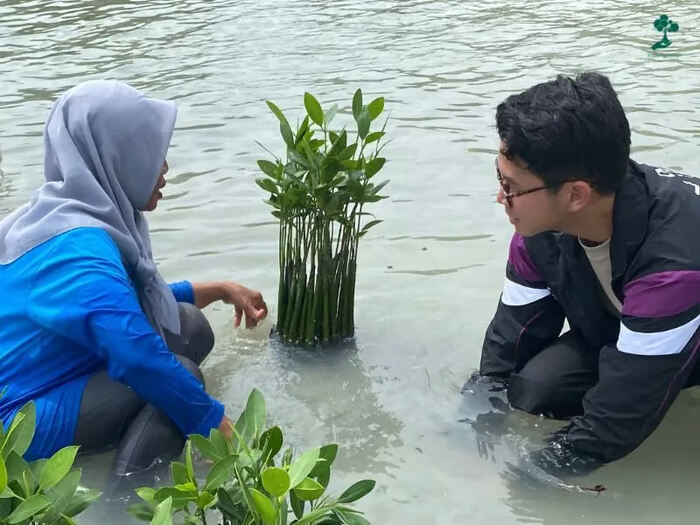 Menginspirasi! Mahasiswa Terjun Langsung ke Lokasi Penanaman Pohon Bersama LindungiHutan. Foto: viralsumsel.com