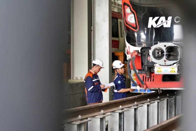 Perjalanan LRT Jabodebek Ditambah, KAI Pastikan Perawatan Sarana Tetap Optimal. Foto: viralsumsel.com