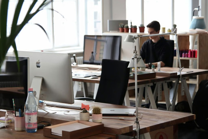 Tips Alokasi Gaji untuk First Jobber: Antara Self-Reward dan Investasi Cerdas. Foto: viralsumsel.com