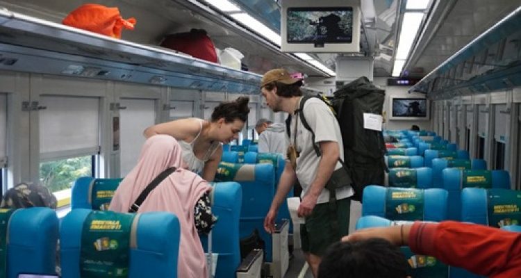 Lonjakan Wisatawan Asing! Ini 3 Stasiun Paling Favorit Turis Internasional di Jawa Timur
