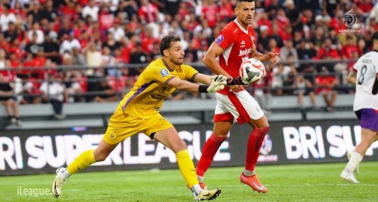 8 Kali Gagalkan Serangan Bali United, Leo Navacchio Jadi Tembok Kokoh Persik Kediri
