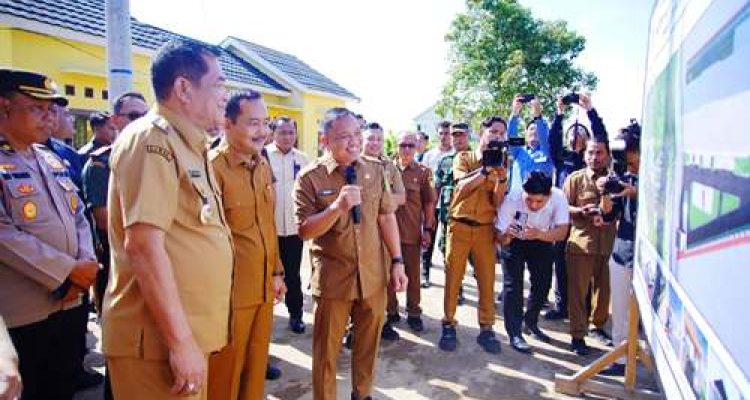 Tangis Haru Warga Muba Terima Kunci Rumah Baru dari Bupati Toha!