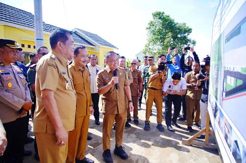 Tangis Haru Warga Muba Terima Kunci Rumah Baru dari Bupati Toha!
