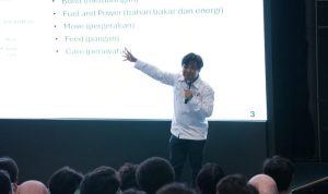 Dosen Fakultas Teknik Pertambangan dan Perminyakan ITB, Imam Santoso menyampaikan materi dalam Sosialisasi MediaMIND di ITB Bandung. Foto: viralsumsel.com