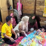 Senator Hj Eva Susanti Turun Langsung Bantu Warga Lumpuh di Palembang