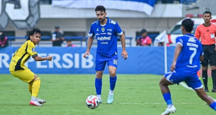 Frans Putros Menikmati Tantangan Peran Baru di Persib Bandung