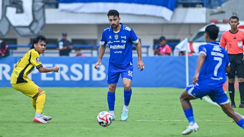 Frans Putros Menikmati Tantangan Peran Baru di Persib Bandung