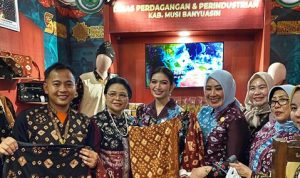 Hj Silvi Ananda Gibran Terpikat Gambo Muba di Sriwijaya Expo 2025