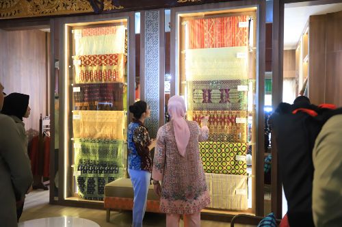 Produk UMKM Sumsel Ludes Diborong Selvi Gibran di Kriya Sriwijaya