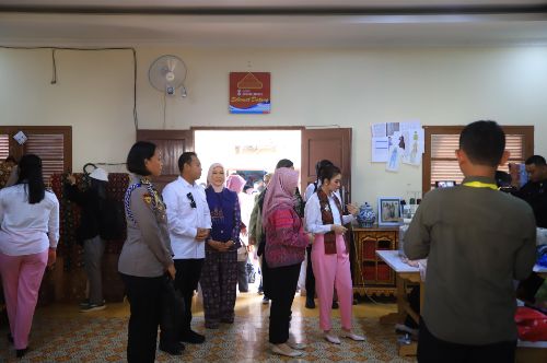 Dukung Kain Tradisional, Dekranas Ajak Perajin Sumsel Lestarikan Teknik Manual di Tengah Gempuran Kain Printing