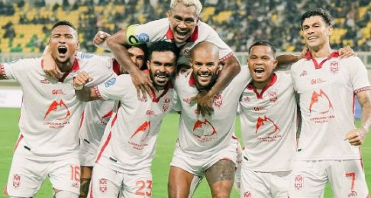 Debut Manis Hendri Susilo, Malut United Bungkam Dewa United 3-1 di Laga Pembuka