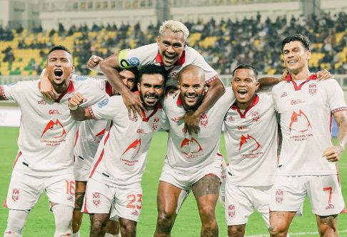 Debut Manis Hendri Susilo, Malut United Bungkam Dewa United 3-1 di Laga Pembuka