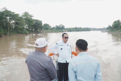 Wagub Cik Ujang Tinjau Alur Sungai, Dukung Solusi Transportasi Batubara yang Ramah Infrastruktur