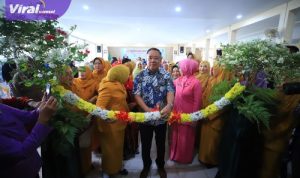 Dorong Ekonomi Kreatif, Wagub Cik Ujang Resmikan Bazar Kemerdekaan BKOW Sumsel
