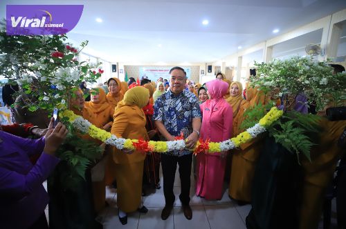 Dorong Ekonomi Kreatif, Wagub Cik Ujang Resmikan Bazar Kemerdekaan BKOW Sumsel
