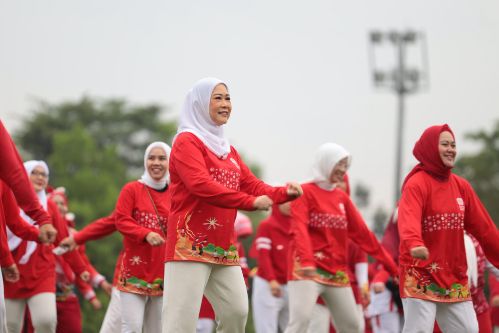 Ketua TP PKK Sumsel Feby Deru Kompak Bersama Persit KCK Meriahkan Lomba HUT ke-80 RI di Jasdam II/Sriwijaya
