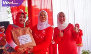 Ketua TP PKK Sumsel Feby Deru Kompak Bersama Persit KCK Meriahkan Lomba HUT ke-80 RI di Jasdam II/Sriwijaya