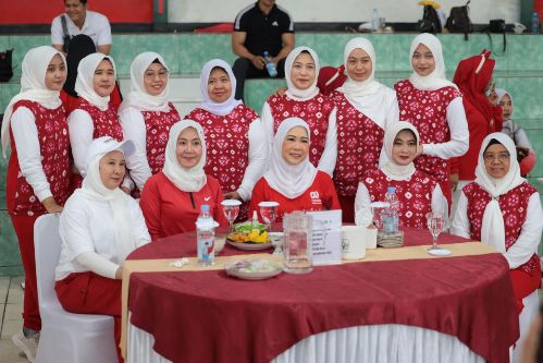 Ketua TP PKK Sumsel Feby Deru Kompak Bersama Persit KCK Meriahkan Lomba HUT ke-80 RI di Jasdam II/Sriwijaya