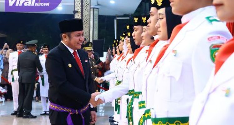 Gubernur Herman Deru Kukuhkan 50 Paskibraka Sumsel, Tekankan Semangat Satria dan Teladan Bangsa