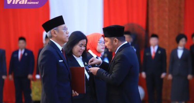 Gubernur Herman Deru Sematkan Satyalancana Karya Satya kepada 321 ASN Sumsel, Simbol Loyalitas dan Integritas Pegawai