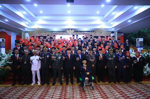 Gubernur Herman Deru Sematkan Satyalancana Karya Satya kepada 321 ASN Sumsel, Simbol Loyalitas dan Integritas Pegawai