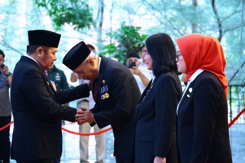 Gubernur Herman Deru Sematkan Satyalancana Karya Satya kepada 321 ASN Sumsel, Simbol Loyalitas dan Integritas Pegawai