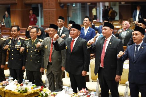 Gubernur Herman Deru dan Wagub Cik Ujang Khidmat Ikuti Pidato Kenegaraan Perdana Presiden PrabowoGubernur Herman Deru dan Wagub Cik Ujang Khidmat Ikuti Pidato Kenegaraan Perdana Presiden Prabowo
