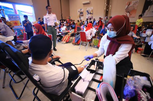 Gubernur Herman Deru Apresiasi Donor Darah Massal Paguyuban Tionghoa: Bukti Sumsel Kompak