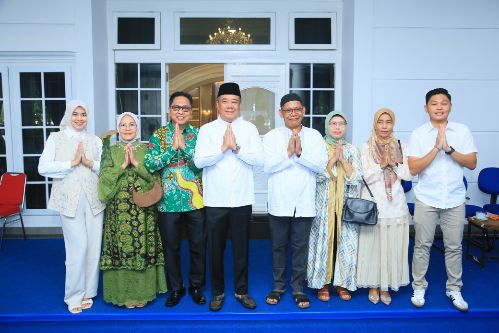Cik Ujang Sambut Masyarakat dan Kepala Daerah di Open House Idulfitri 1447 H