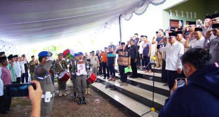 Pemkab Muba Berduka, Istri Wabup Kyai Rohman Dimakamkan dengan Suasana Haru
