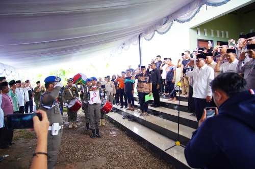 Pemkab Muba Berduka, Istri Wabup Kyai Rohman Dimakamkan dengan Suasana Haru