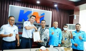 KAI Divre IV Tanjungkarang dan DAMRI Jalin Kerja Sama untuk Transportasi Dinas. Foto : viralsumsel.com