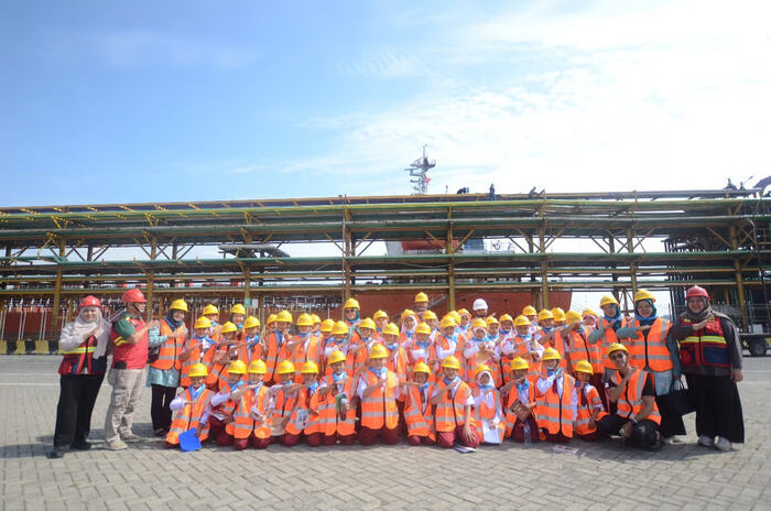 Kolaborasi untuk Kontribusi, TJSL Pelindo Semarakkan HUT ke-80 RI. Foto : viralsumsel.com