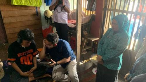 PKK Palembang Hadirkan Senyum: Warga Sungai Ogan Dapat Alat Bantu Dengar