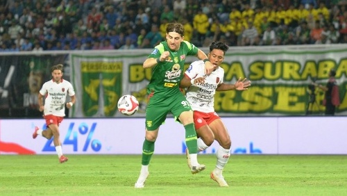 Perez Buka Opsi Permanenkan Posisi Dejan Tumbas Sebagai Bek Kiri Persebaya