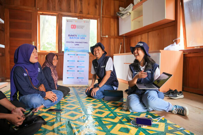 Relawan Bakti BUMN di Tanjung Enim, Sumatera Selatan. Foto: viralsumsel.com