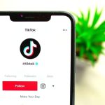 Trik-Trik Psikologi Yang Bisa Dongkrak Jumlah Followers Sosmed. Foto : viralsumsel.com