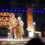 Tampil di Catwalk, Bupati Toha Bareng Patimah Pakai Songket Motif Gambo Muba