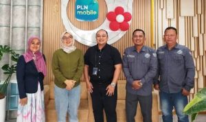 Ketua DPD PJS Sumsel, Edi Triono, didampingi jajaran pengurus, saat silaturahmi dengan jajaran PLN UID S2JB, pada hari Rabu, tanggal 27 Agustus 2025, di Kantor PLN UID S2JB, Palembang. (foto : DPD PJS Sumsel)