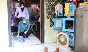 TP PKK Kota Palembang Salurkan Bantuan untuk Warga 29 Ilir yang Sakit