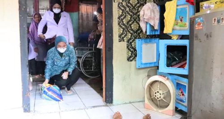 TP PKK Kota Palembang Salurkan Bantuan untuk Warga 29 Ilir yang Sakit