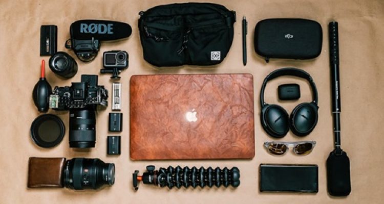Modal Kamera HP, Bisa Jadi Konten Kreator Sukses? Ini 9 Alat Rahasianya!