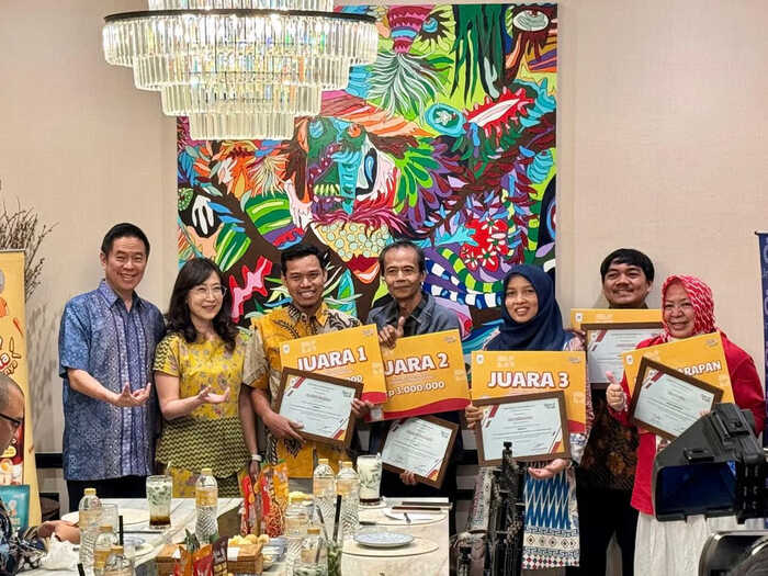 Unifam dan Kata Oma Telur Gabus Rayakan Semangat Jurnalisme dalam Mendukung UKM Lokal. Foto: viralsumsel.com Unifam dan Kata Oma Telur Gabus Rayakan Semangat Jurnalisme dalam Mendukung UKM Lokal. Foto: viralsumsel.com