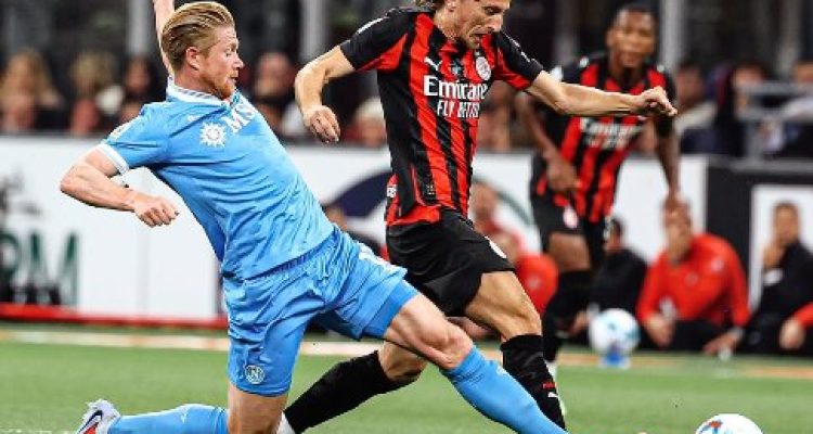 AC Milan Akhiri Start Sempurna Napoli, Menang Dramatis 2–1 di San Siro