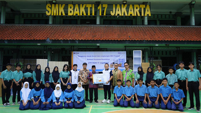 BRI Finance Rayakan Hari Pelanggan Nasional dengan Perkuat Komitmen TJSL Bidang Pendidikan. Foto : viralsumsel.com