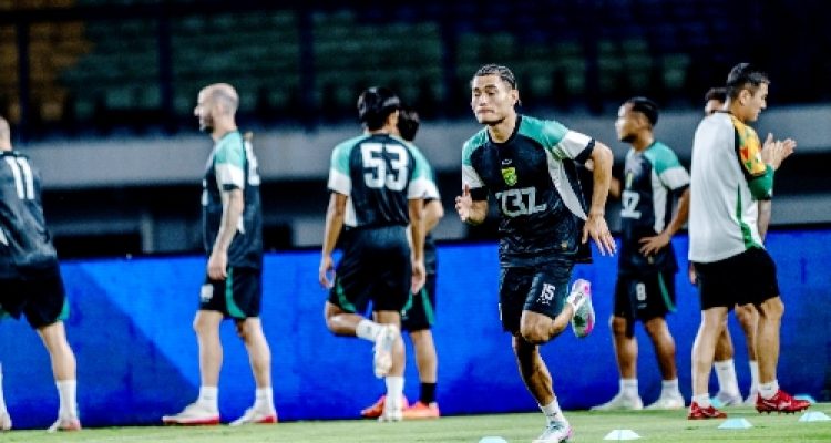 Eduardo Perez Tegaskan Persebaya Datang ke Bandung untuk Berjuang, Bukan Berspekulasi