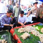 Didampingi Gubernur Herman Deru, Wapres Gibran Tinjau Pasar 16 Ilir, Serap Aspirasi Pedagang dan Nikmati Pempek Tumpah